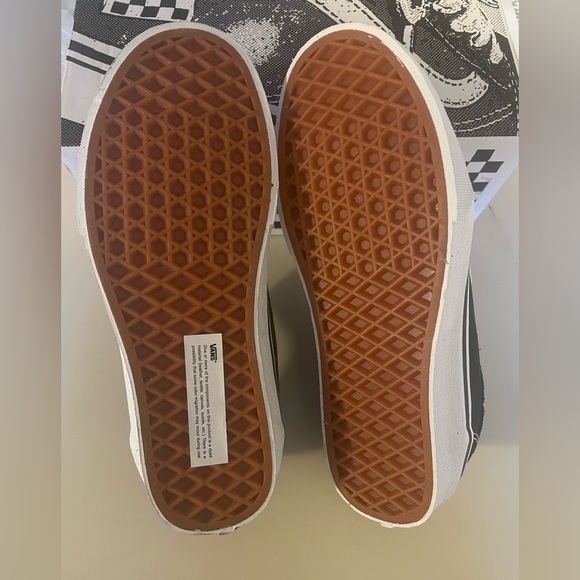 Vans Skate Chukka Low: Wmns Size 6 Dark Green/White - Picture 3 of 3